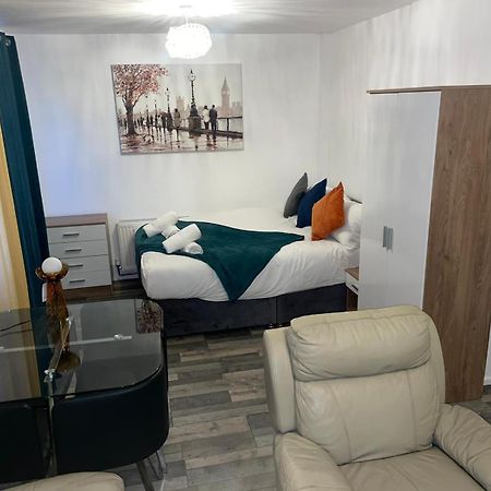 Private Room In London Enfield With Parking Εξωτερικό φωτογραφία