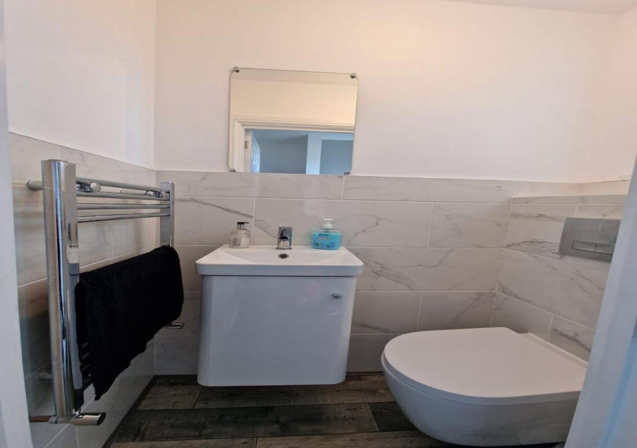 Private Room In London Enfield With Parking Εξωτερικό φωτογραφία