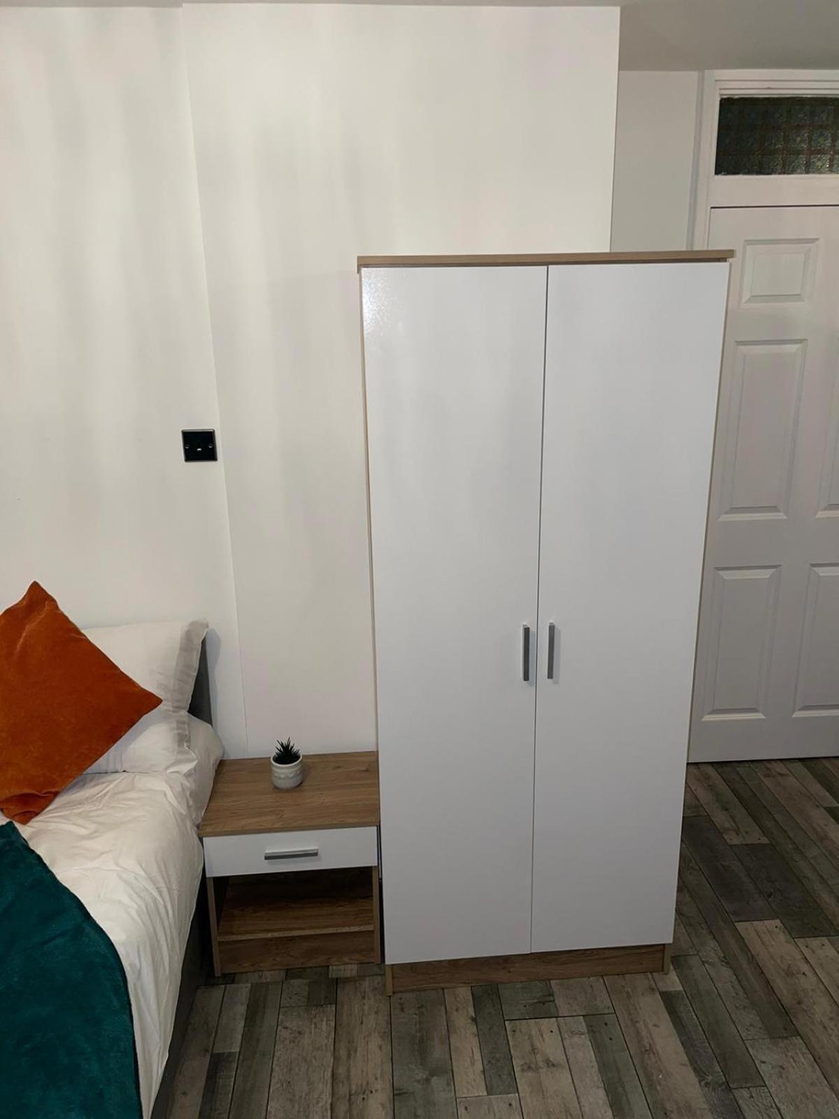 Private Room In London Enfield With Parking Εξωτερικό φωτογραφία