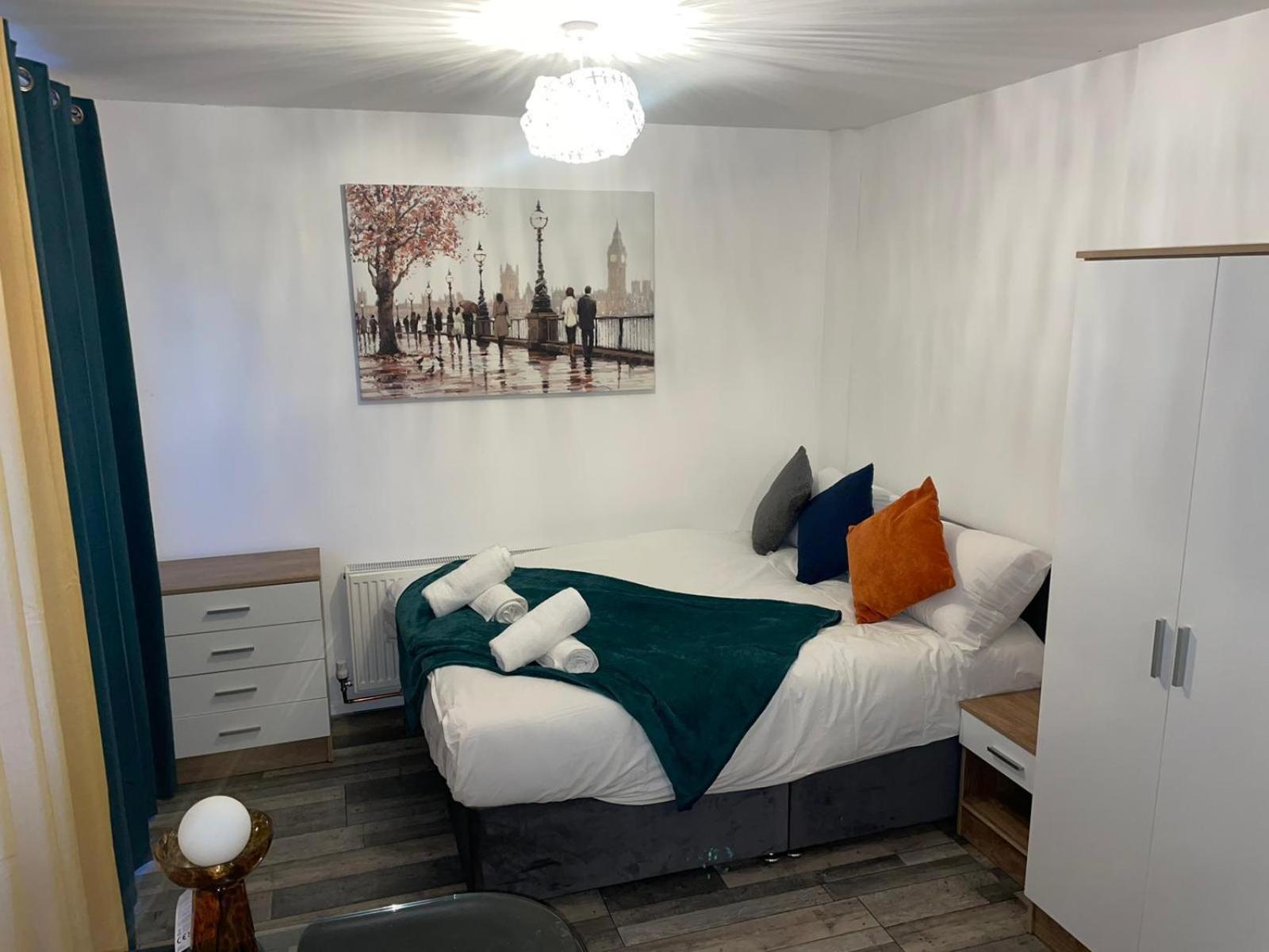 Private Room In London Enfield With Parking Εξωτερικό φωτογραφία